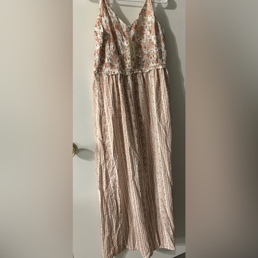 SUNDRESS Boutique Maxi. 100% Polyester. Size  XL.No slits.Breezy!Broken button.